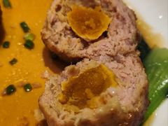 鸭蛋黄狮子头-闫府私房菜·老字号(恒隆店)