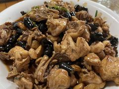 山坑螺焖鸡-三泉湾侨文化主题餐厅