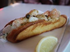 -Pinchy's Lobster & Champagne Bar