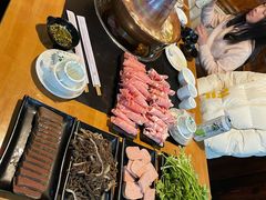 -果松木炭酸菜铜火锅·外婆参鸡汤