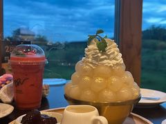 -Chom Cafe and Restaurant