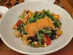 和风烟熏三文鱼沙拉-Golden Lily河内巴黎法越料理餐厅(建国西路店)