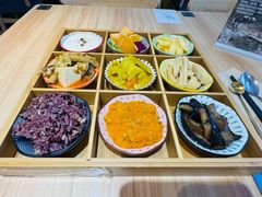 九宫格（盲盒）-轻蔬不用等·素食(江苏路店)