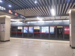 -体育场(地铁站)