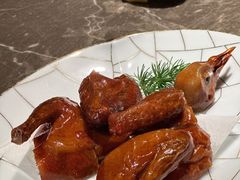 脆皮乳鸽-新荣记(BFC外滩金融中心店)