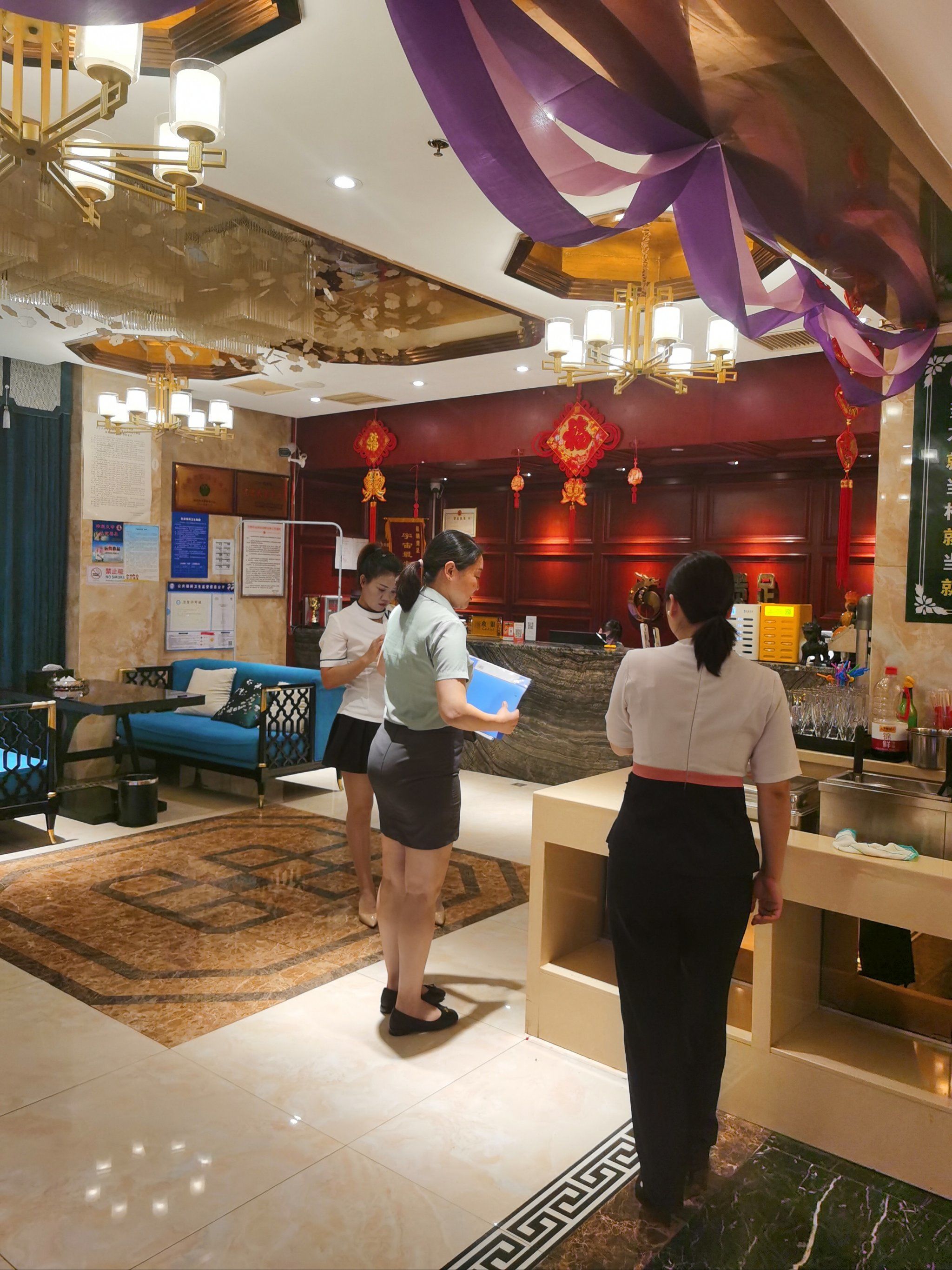 踏入皇朝贵足,‌尊享皇家般足浴体验!‌优