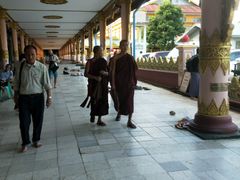 -ခြောက်ထပ်ကြီးရွှေသာလျောင်းဘုရားကြီး