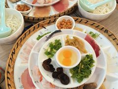 -花馬肆.云南过桥米线(汉神购物广场现场熬汤店)