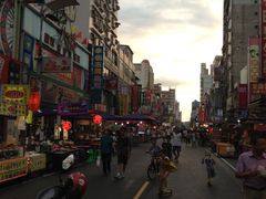 -六合夜市