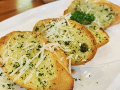 -Chom Cafe and Restaurant