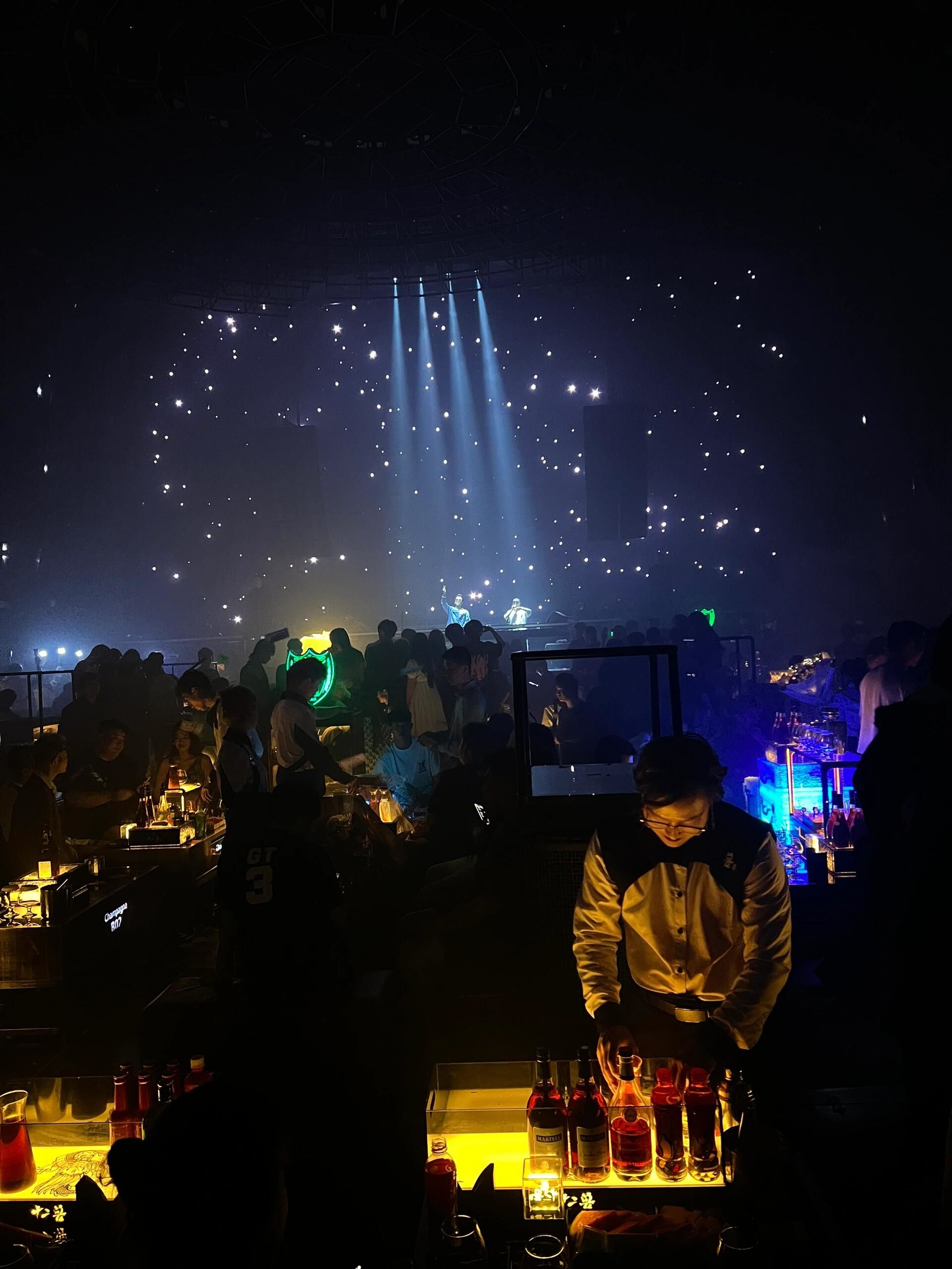 不愧是青岛人气最高的酒吧!