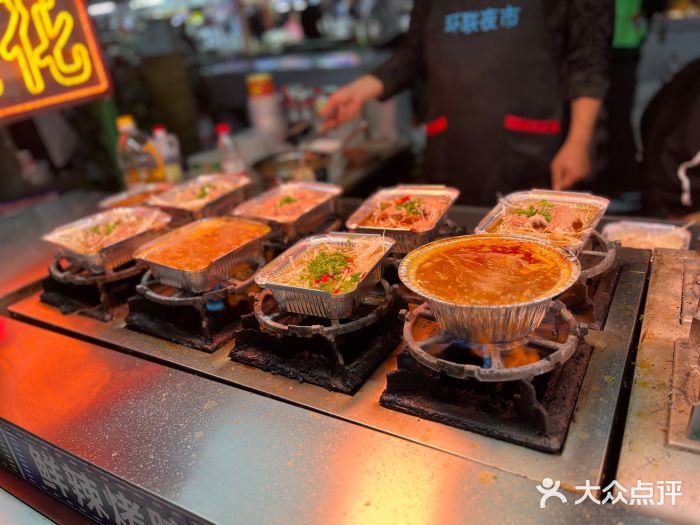 环联1904火车夜市图片