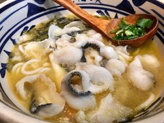 金汤去骨酸菜鱼粉-鑫花溪牛肉米粉(东环大润发店)