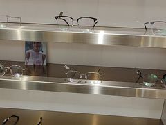 -视野联行眼镜•蔡司•依视路(温江店)