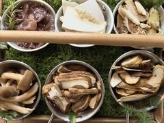 -一朵菌·野生菌探索家火锅(南亚店)