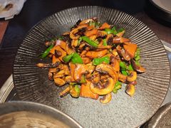 特色炒杂菌-芸鲜季·云南野生菌餐厅· 云南风物味研社(闵行店)