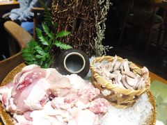 -洪氏嗨捞·广东猪肚鸡·椰子鸡火锅(西咸万象城店)