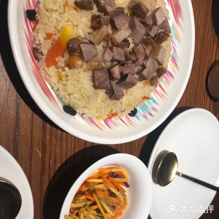 12点前到达餐厅，没有排队，等到我入座以后