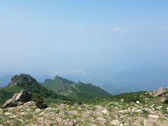 顶峰俯视山下-北京灵山风景区