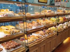 面包甜点陈列柜-新侨三宝乐面包店(崇文门店)