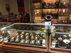 -灵彩珠宝(朗香街店)