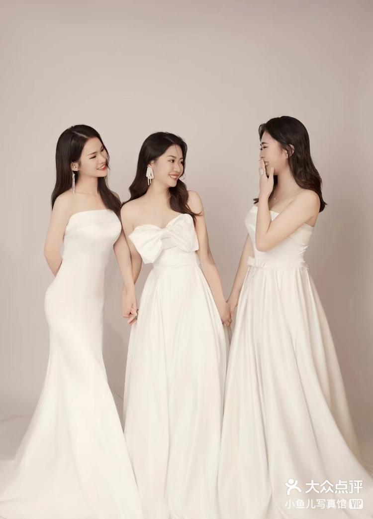 终于我们闺蜜三人一起穿婚纱拍写真了