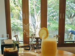 -Chom Cafe and Restaurant