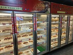 面包甜点陈列柜-川麻婆泥锅涮肚·串串火锅(物资学院店)