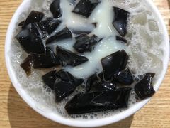 仙草果拼九毛膏-翁林甜品