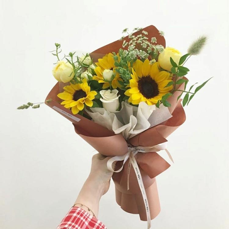 拾贰花屋 泛海城市广场店 好天气要买一束鲜花回家 前两天天气回 大众点评移动版