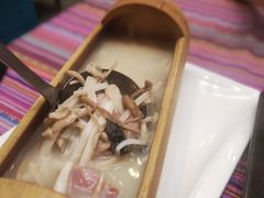 -香巴拉云南餐厅(华莱坞店)