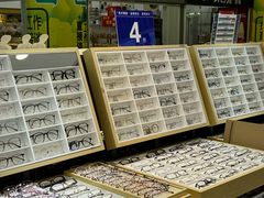 -美式眼镜·授权蔡司.依视路.尼康.豪雅.明月(人民广场店)