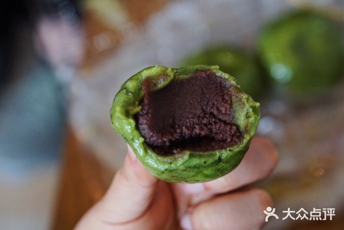 王家沙点心店(南京西路总店)艾叶细沙青团图片