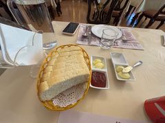 面包+黄油+果酱-华梅西餐厅(哈尔滨中央大街店)