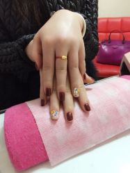 点击看大图 iphone_upload_pic-伊人脱毛美甲美睫连锁机构