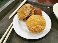 糖火烧-聚德华天护国寺小吃(甜水园店)
