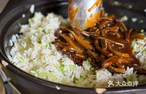 Eel Clay Pot Rice with Vegetables