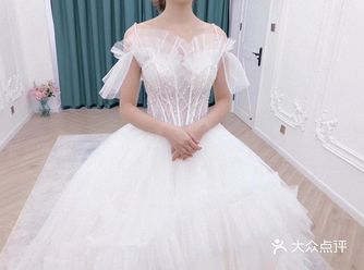 超喜欢这款仙仙的婚纱 特色推荐： 纱很新，每件都很特
