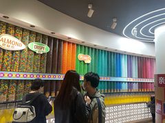 -m豆巧克力世界(上海世茂广场店)