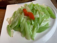 西芹炒百合-吴越荣记苏州菜·松鼠桂鱼100%活鱼现做(斜塘老街店)