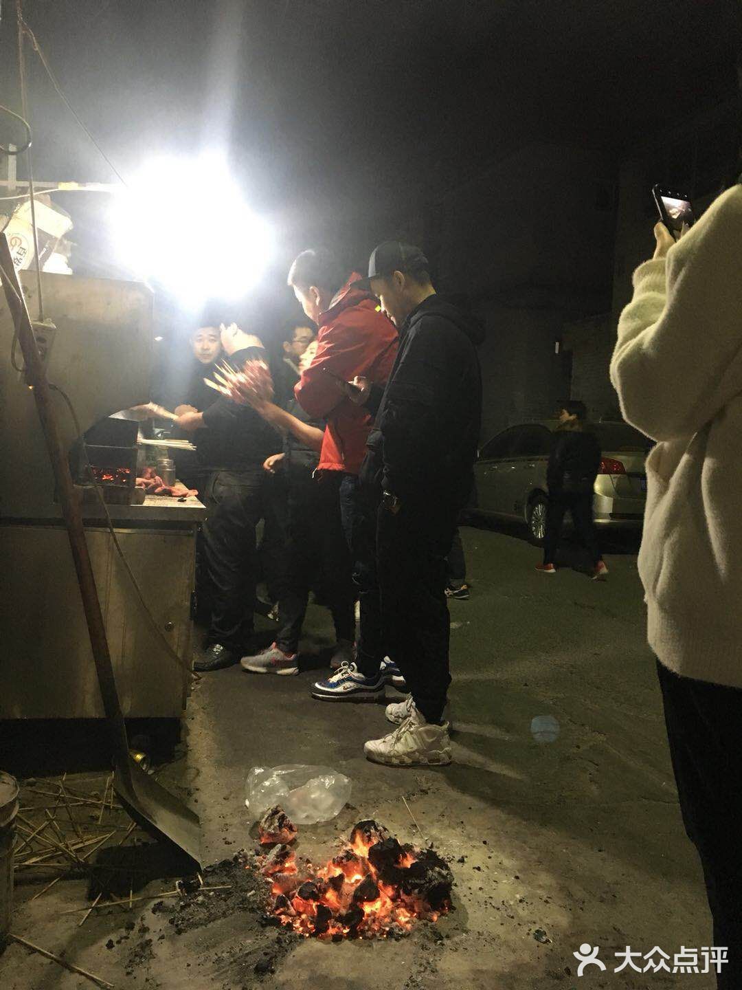 踩点儿十里河阿龙烤串