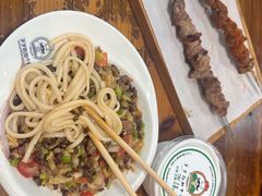 -歹歹的加个面过油肉拌面