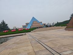 -上海市龙华烈士陵园