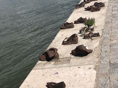 -多瑙河畔鞋履雕塑