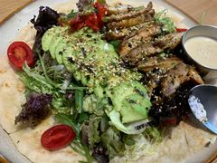 照烧鸡肉配牛油果拉法沙拉-HELLO 27 意面·沙拉·帕尼尼