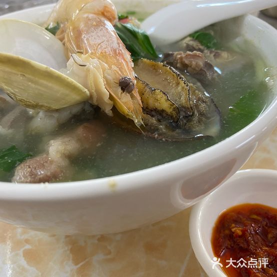 鲍鱼海鲜粿条汤