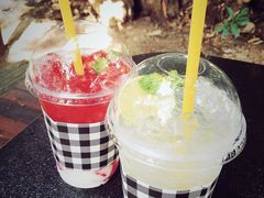 -莓园冰淇淋店