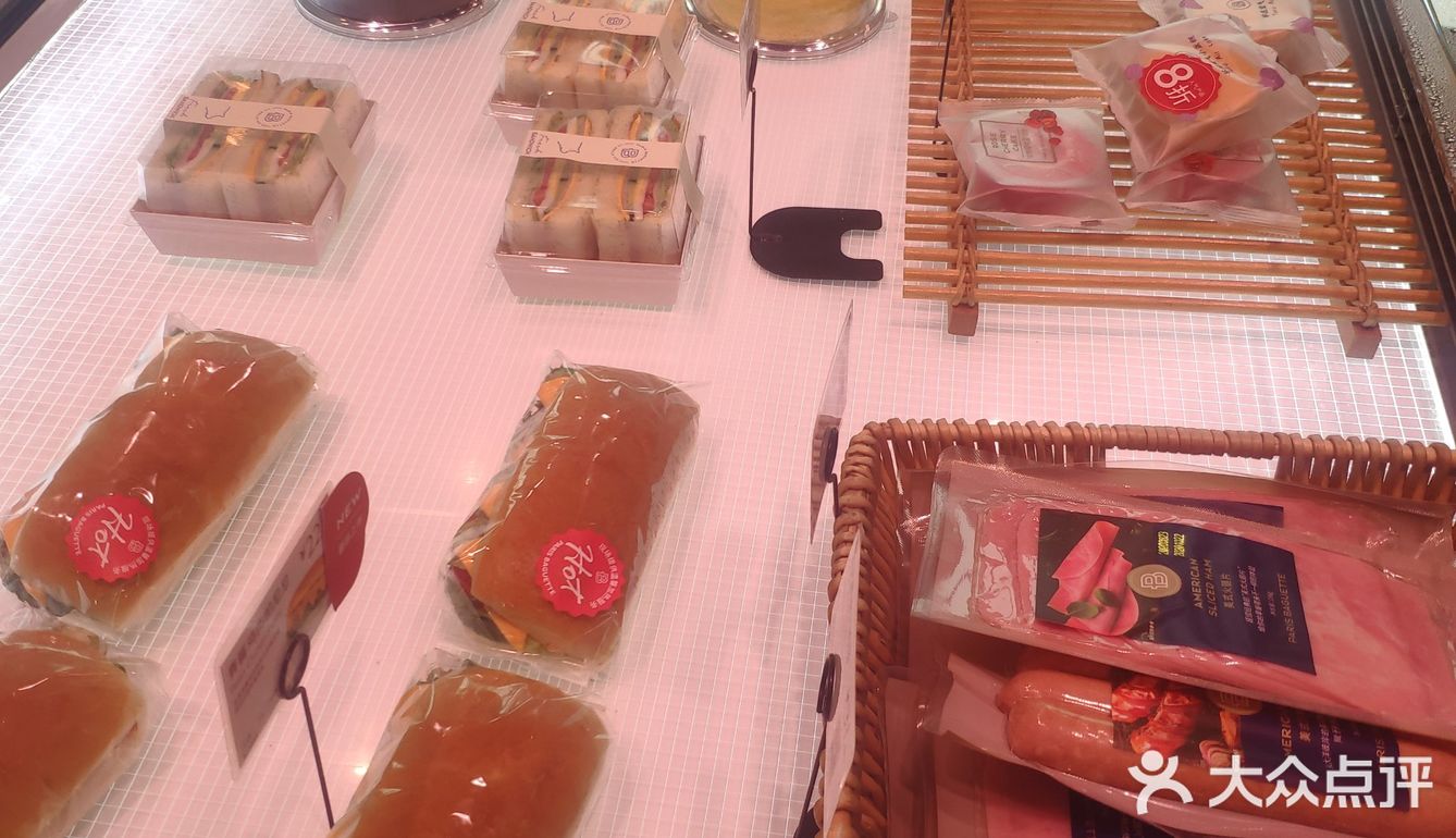 感觉他家还是不错的，小甜品和吐司我都喜欢