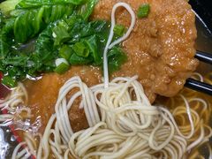 红烧猪扒汤面-食惠里小笼包面馆(越秀店)