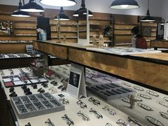 -罗伯特眼镜·蔡司官方授权(罗湖国贸店)